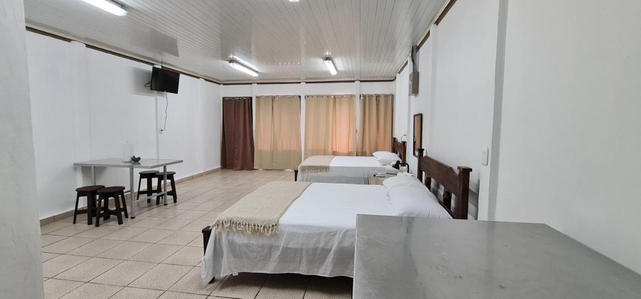 Sleep&Go! Cabina Cuadruple En Siquirres Centro - And Rafting Tour! Siqurres Da Alegria Exteriér fotografie
