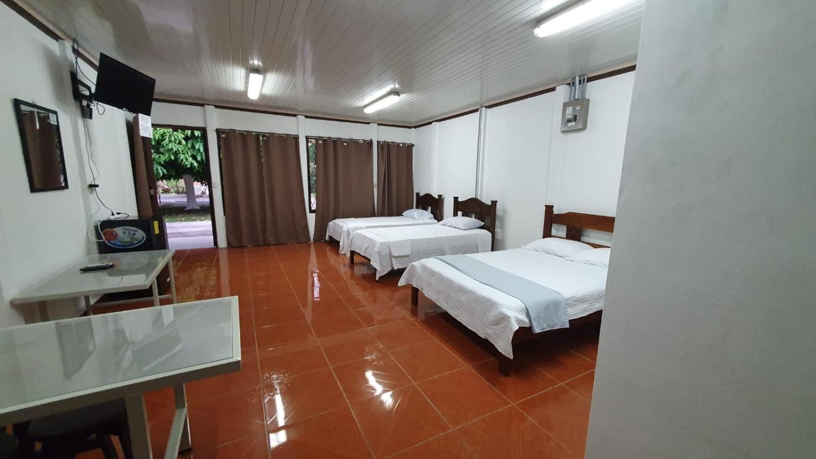 Sleep&Go! Cabina Cuadruple En Siquirres Centro - And Rafting Tour! Siqurres Da Alegria Exteriér fotografie