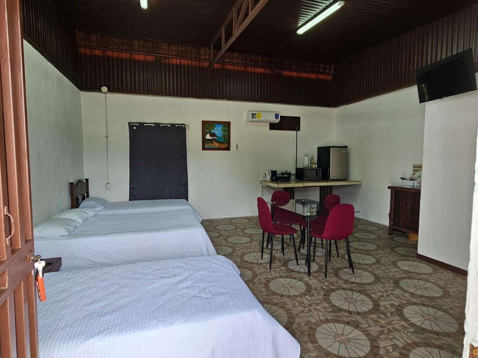 Sleep&Go! Cabina Cuadruple En Siquirres Centro - And Rafting Tour! Siqurres Da Alegria Exteriér fotografie